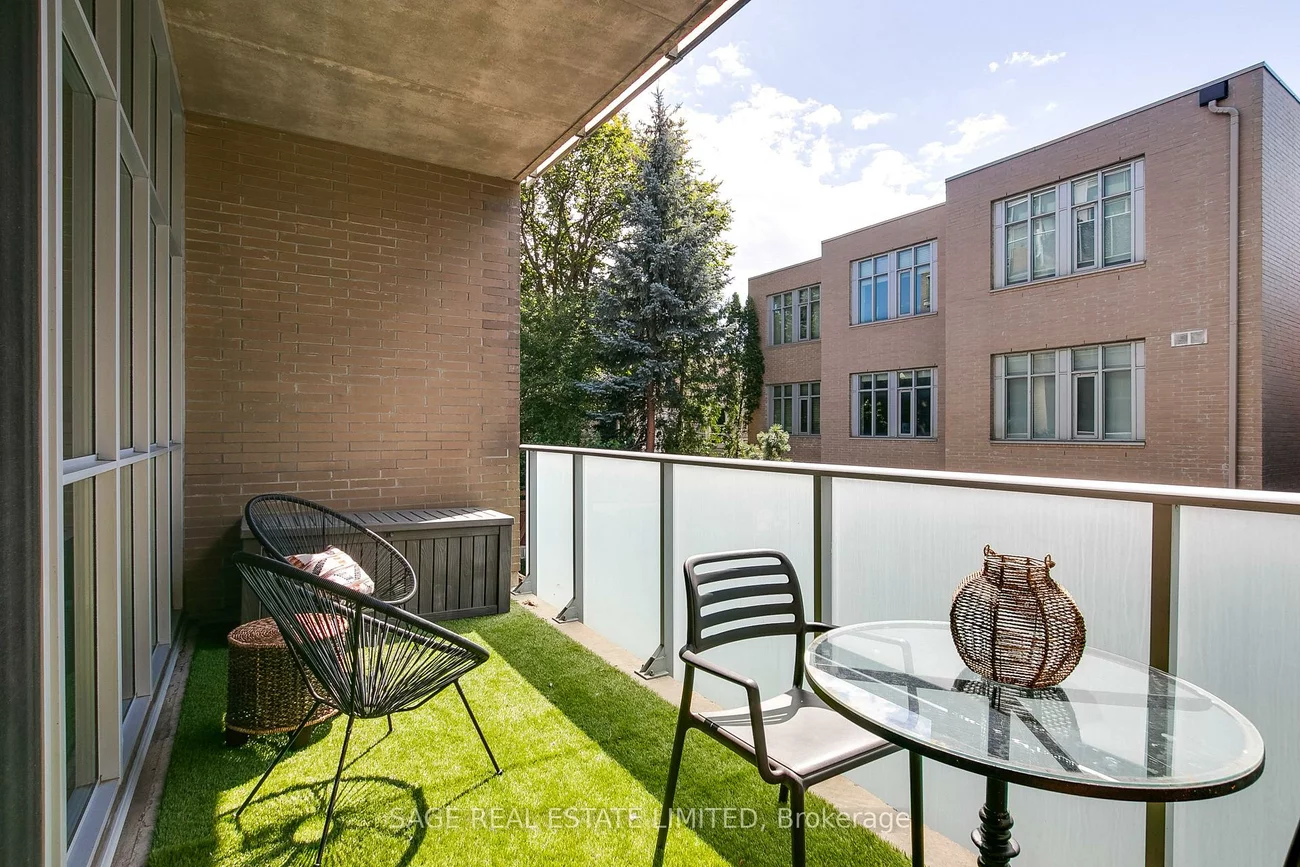 52, Sumach, Moss Park, Toronto