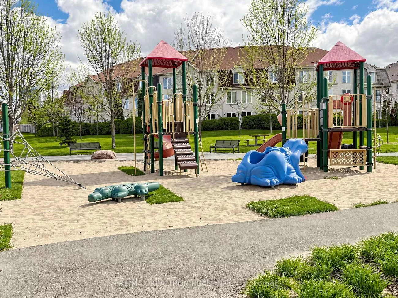 16, Dallimore, Banbury-Don Mills, Toronto