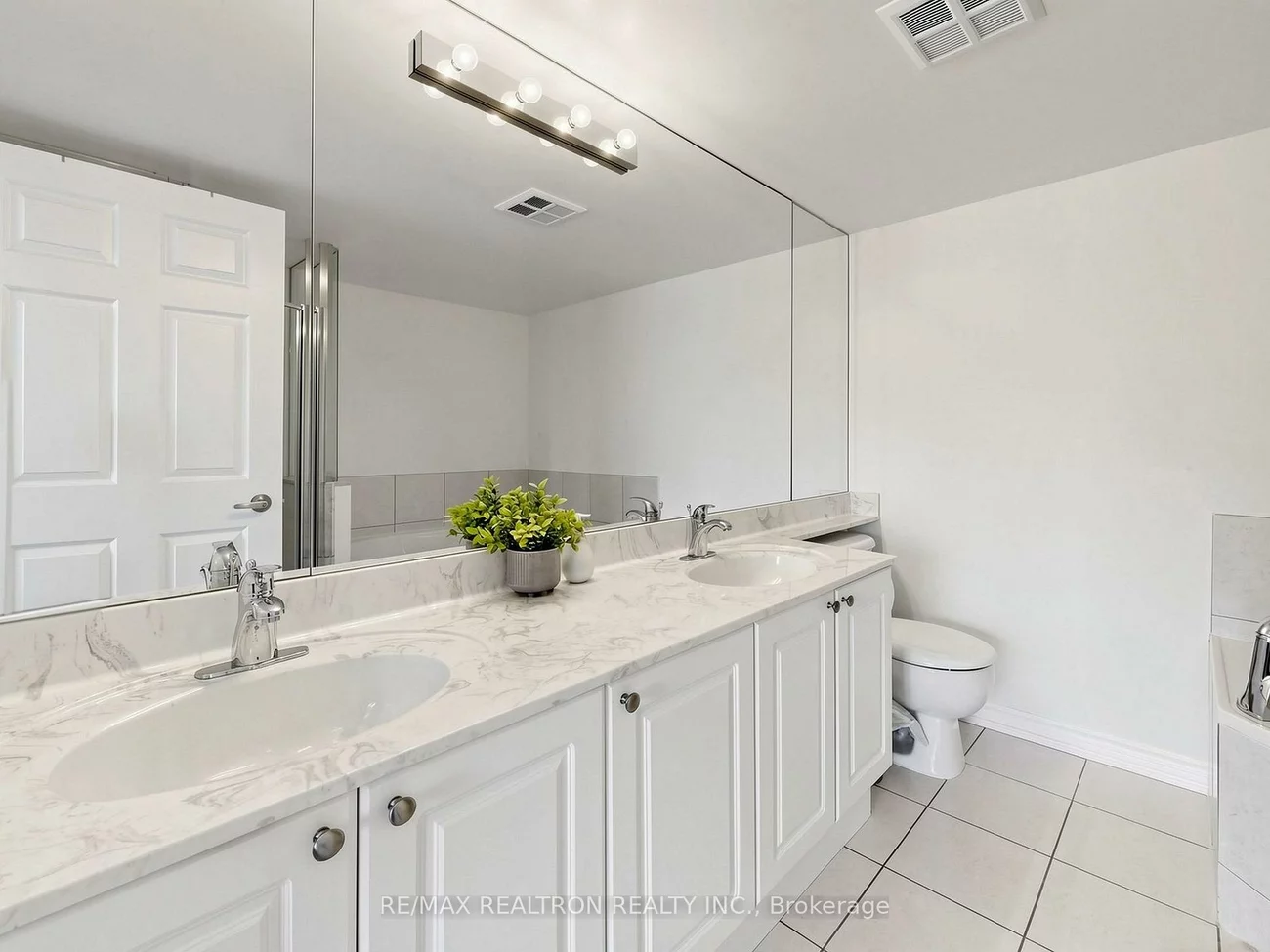 16, Dallimore, Banbury-Don Mills, Toronto