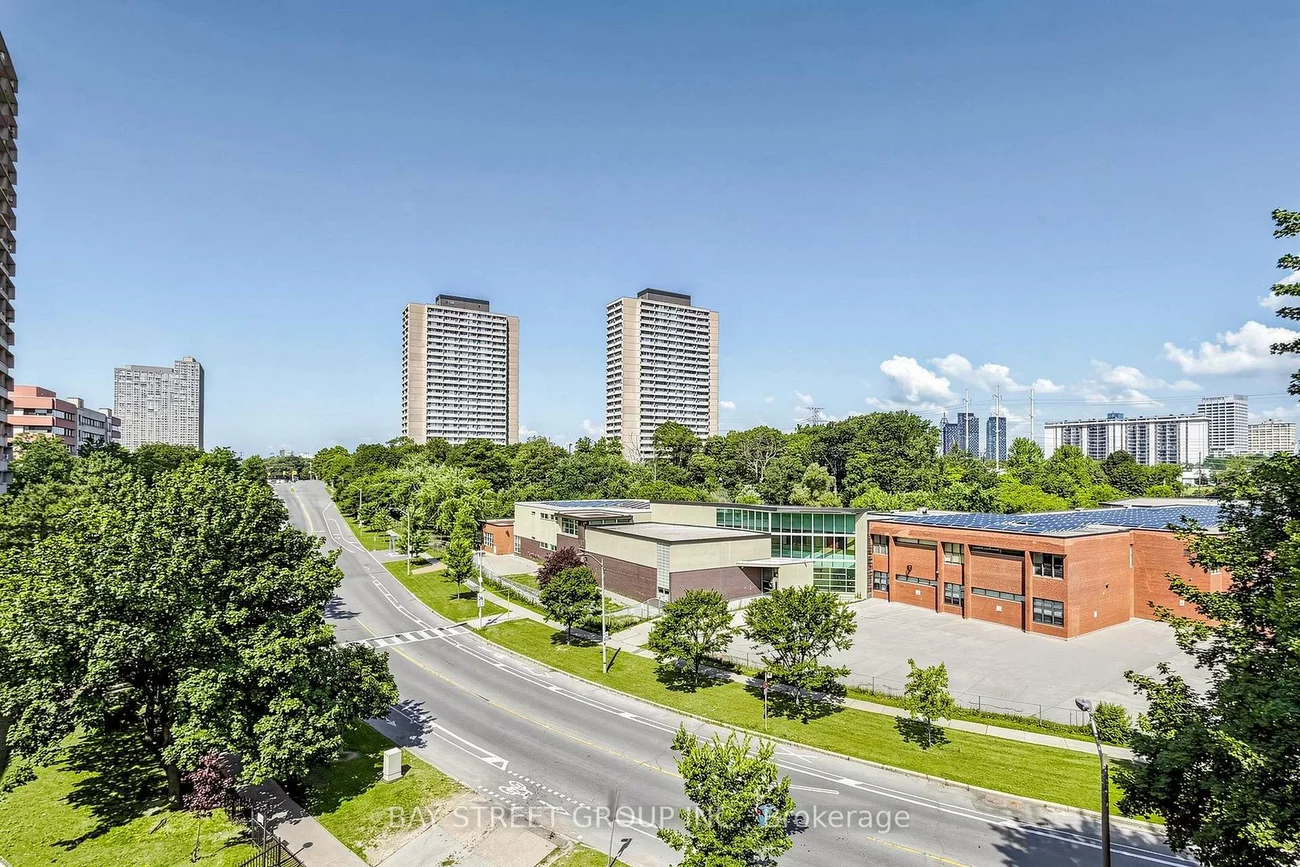55, Sunny, Flemingdon Park, Toronto