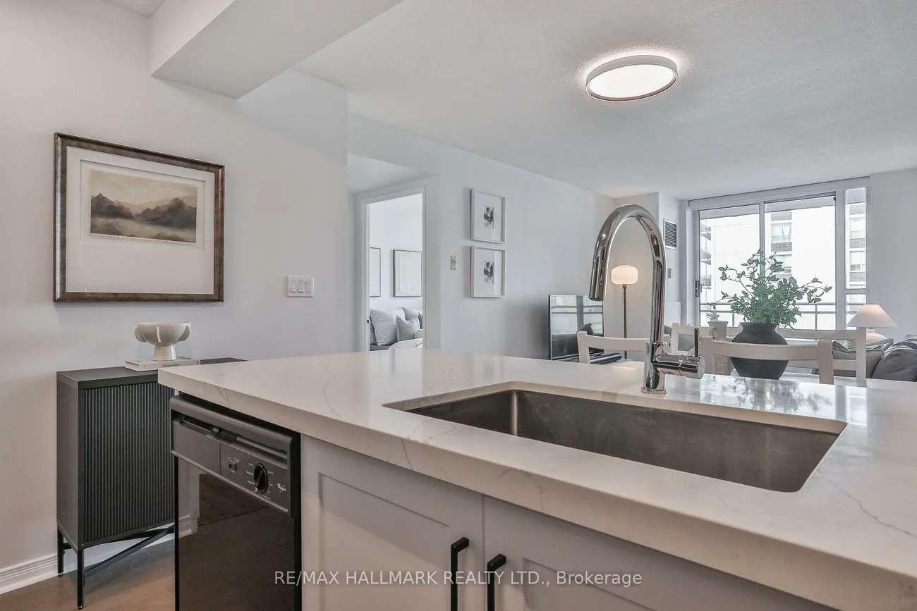 245, Davisville, Mount Pleasant West, Toronto