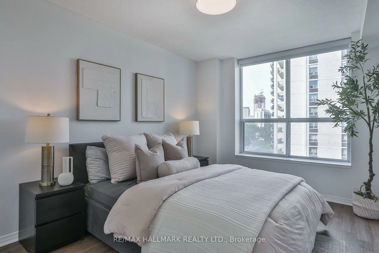 245, Davisville, Mount Pleasant West, Toronto