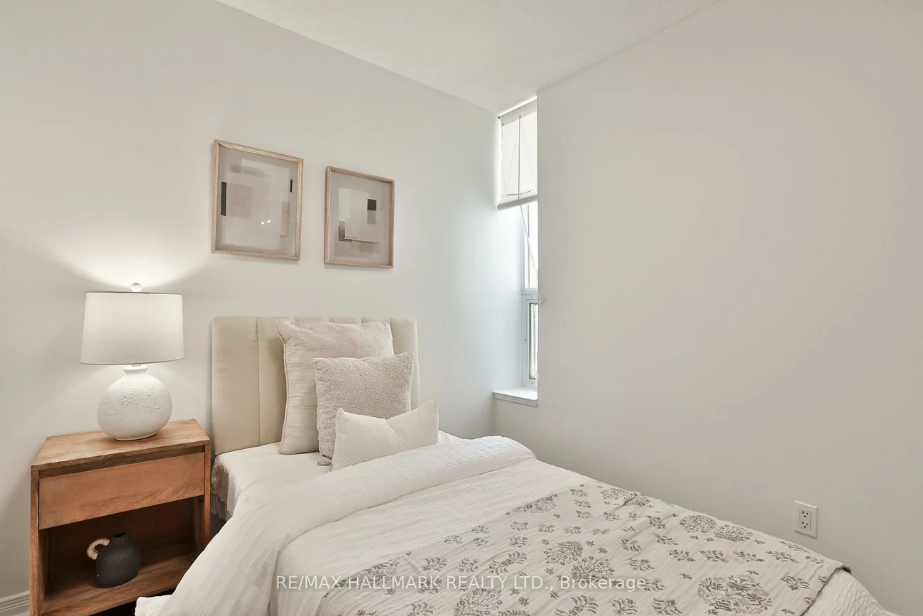 245, Davisville, Mount Pleasant West, Toronto