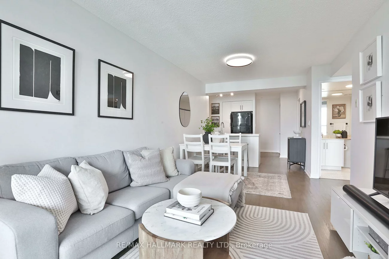 245, Davisville, Mount Pleasant West, Toronto