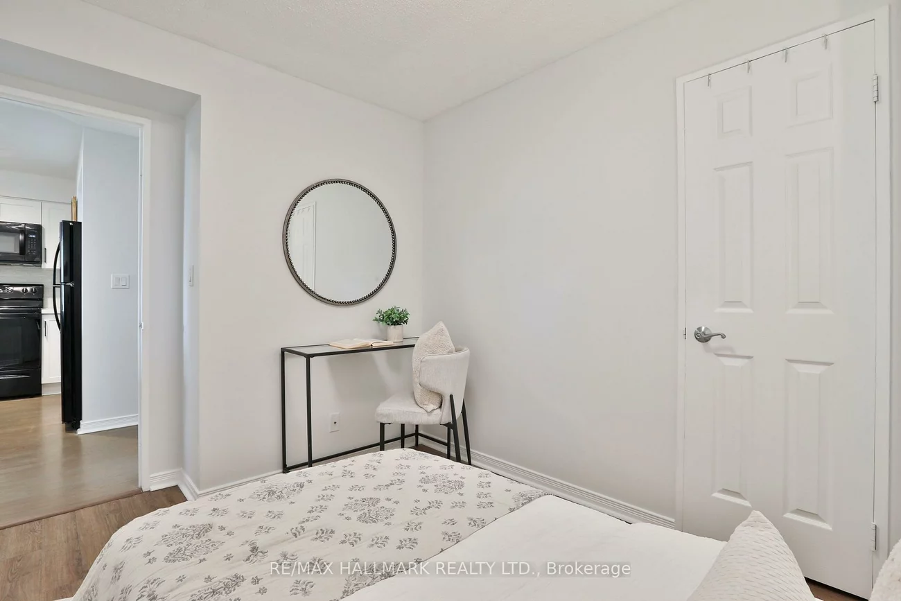 245, Davisville, Mount Pleasant West, Toronto