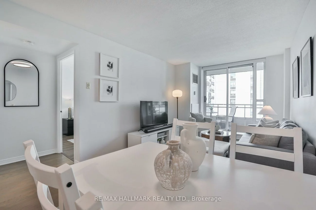 245, Davisville, Mount Pleasant West, Toronto