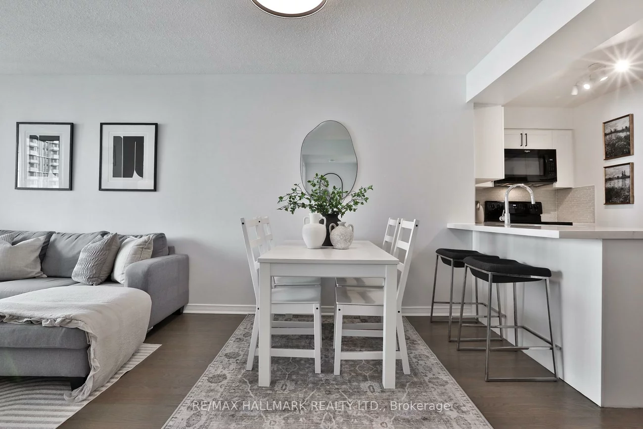 245, Davisville, Mount Pleasant West, Toronto