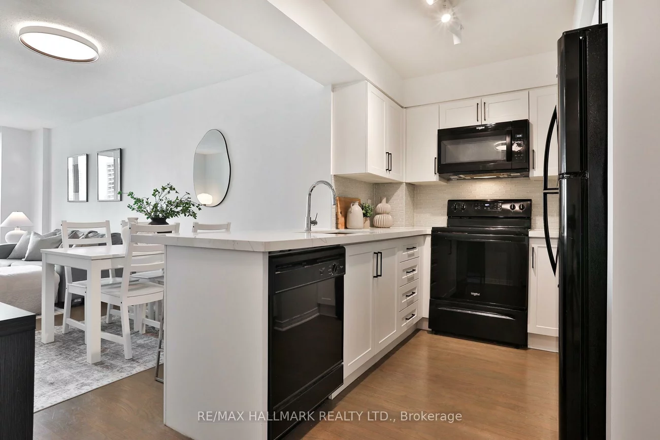 245, Davisville, Mount Pleasant West, Toronto