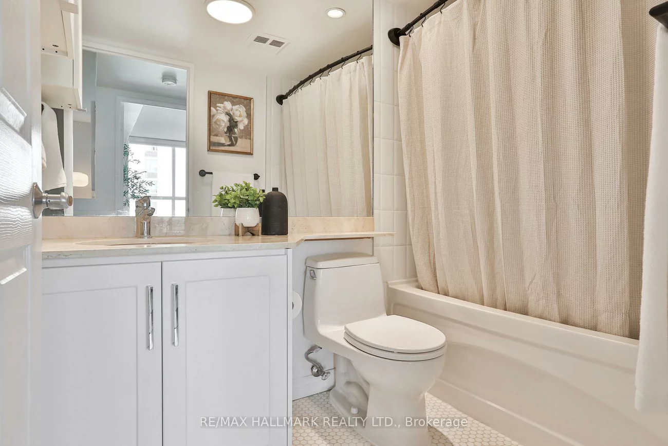 245, Davisville, Mount Pleasant West, Toronto