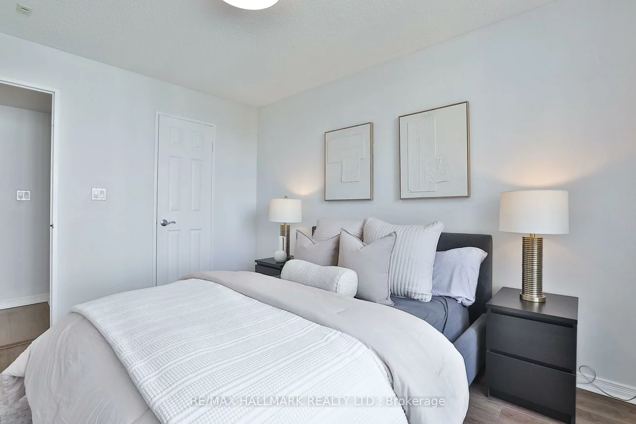 245, Davisville, Mount Pleasant West, Toronto