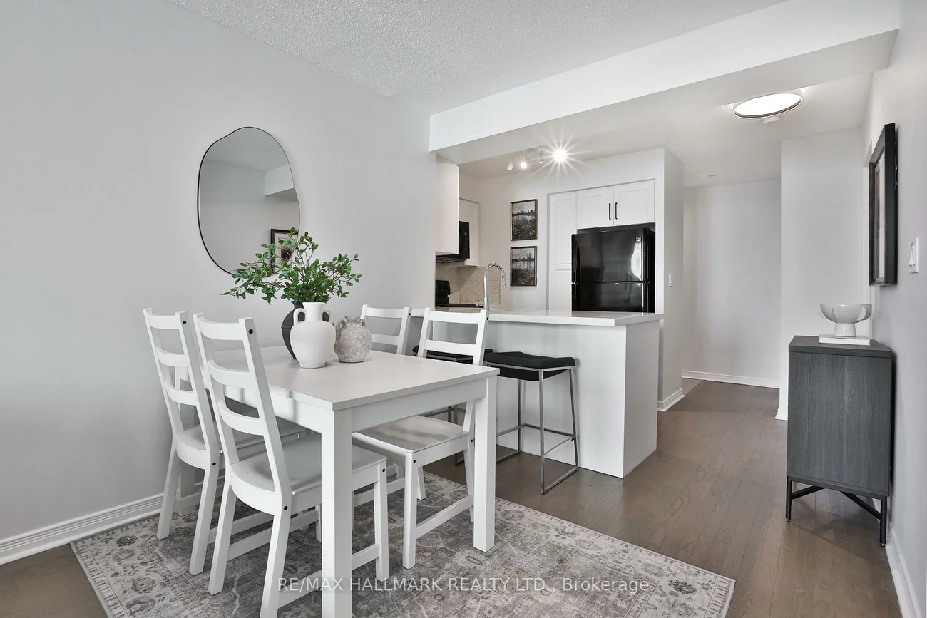245, Davisville, Mount Pleasant West, Toronto