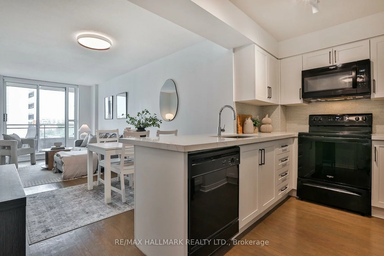 245, Davisville, Mount Pleasant West, Toronto