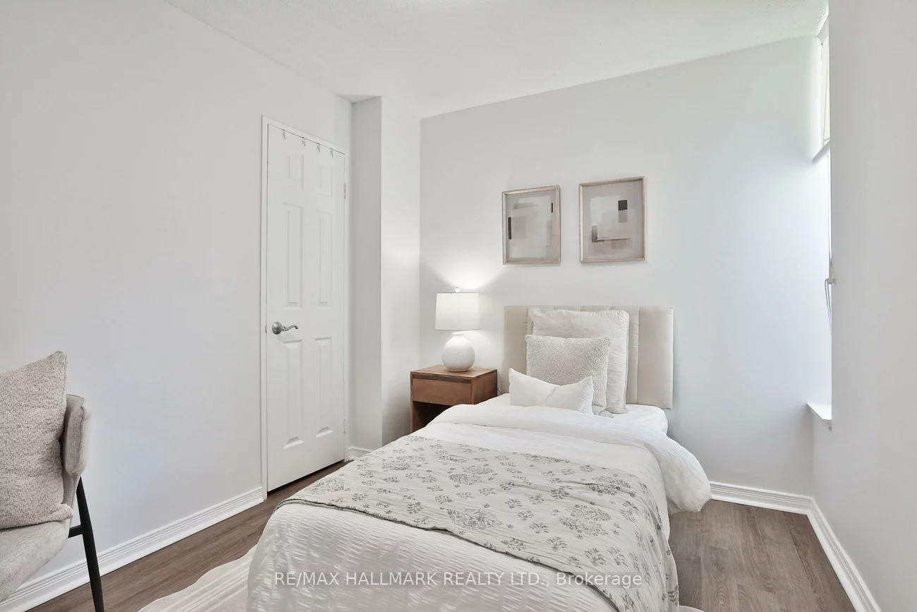 245, Davisville, Mount Pleasant West, Toronto