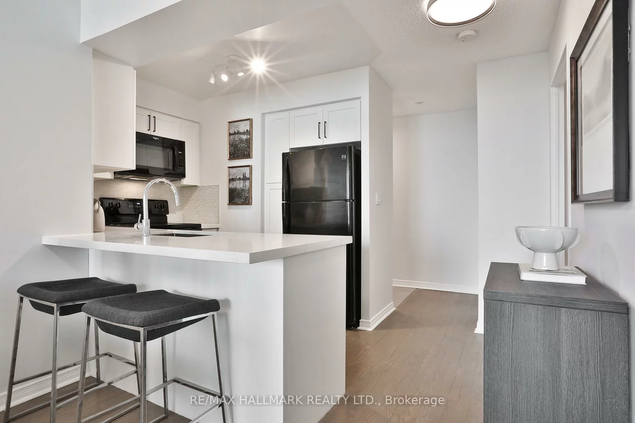 245, Davisville, Mount Pleasant West, Toronto
