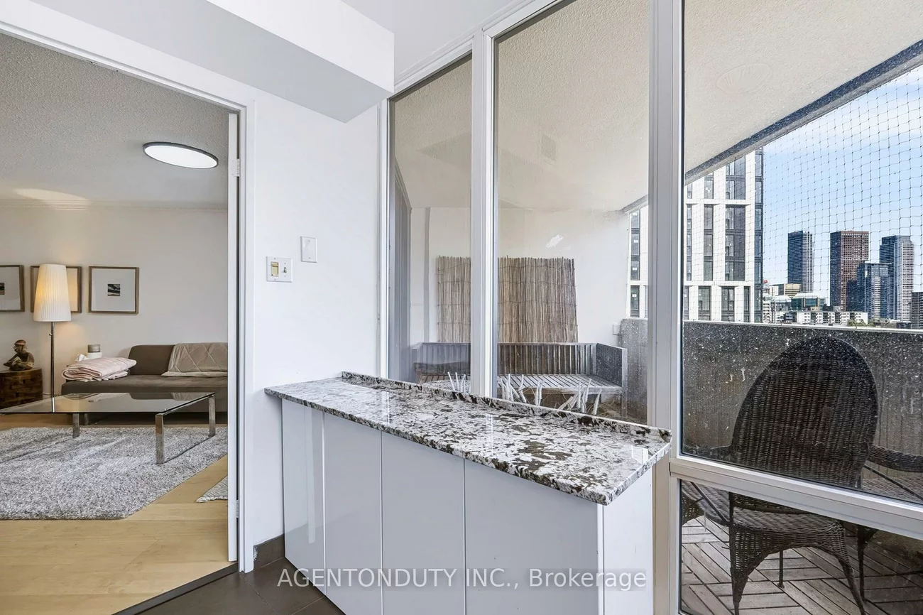 25, Maitland, Church-Yonge Corridor, Toronto