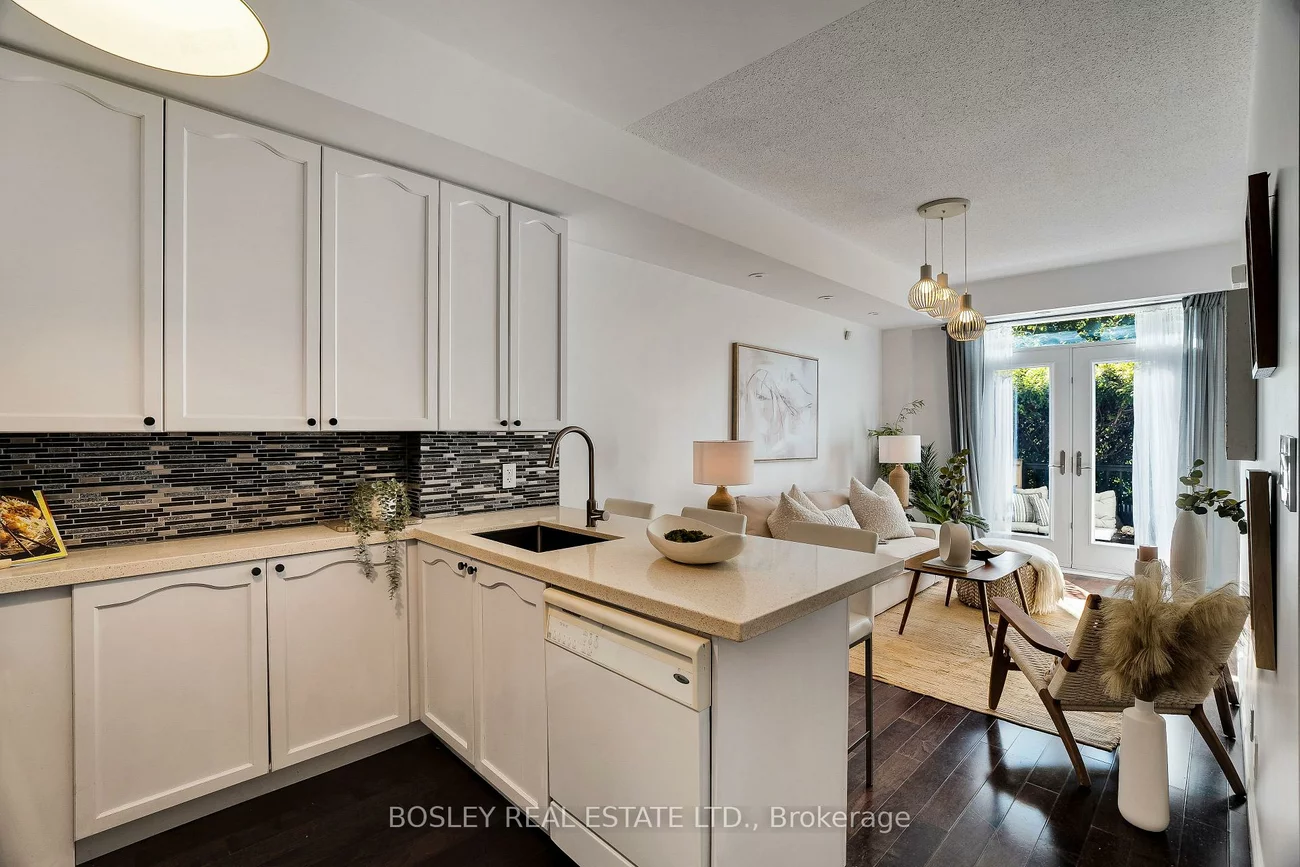 80, Carr, Kensington-Chinatown, Toronto