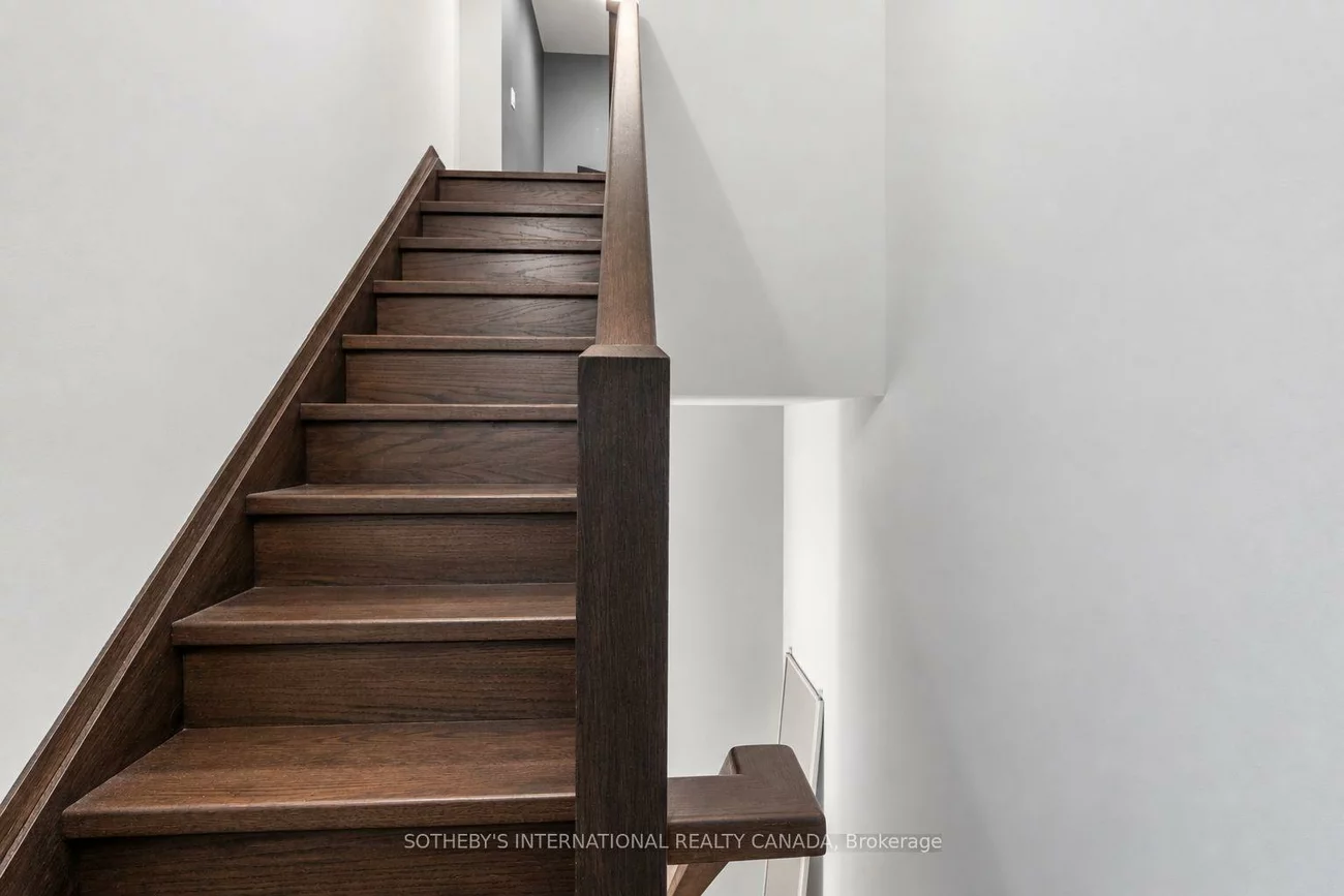 20, Bruyeres, Niagara, Toronto