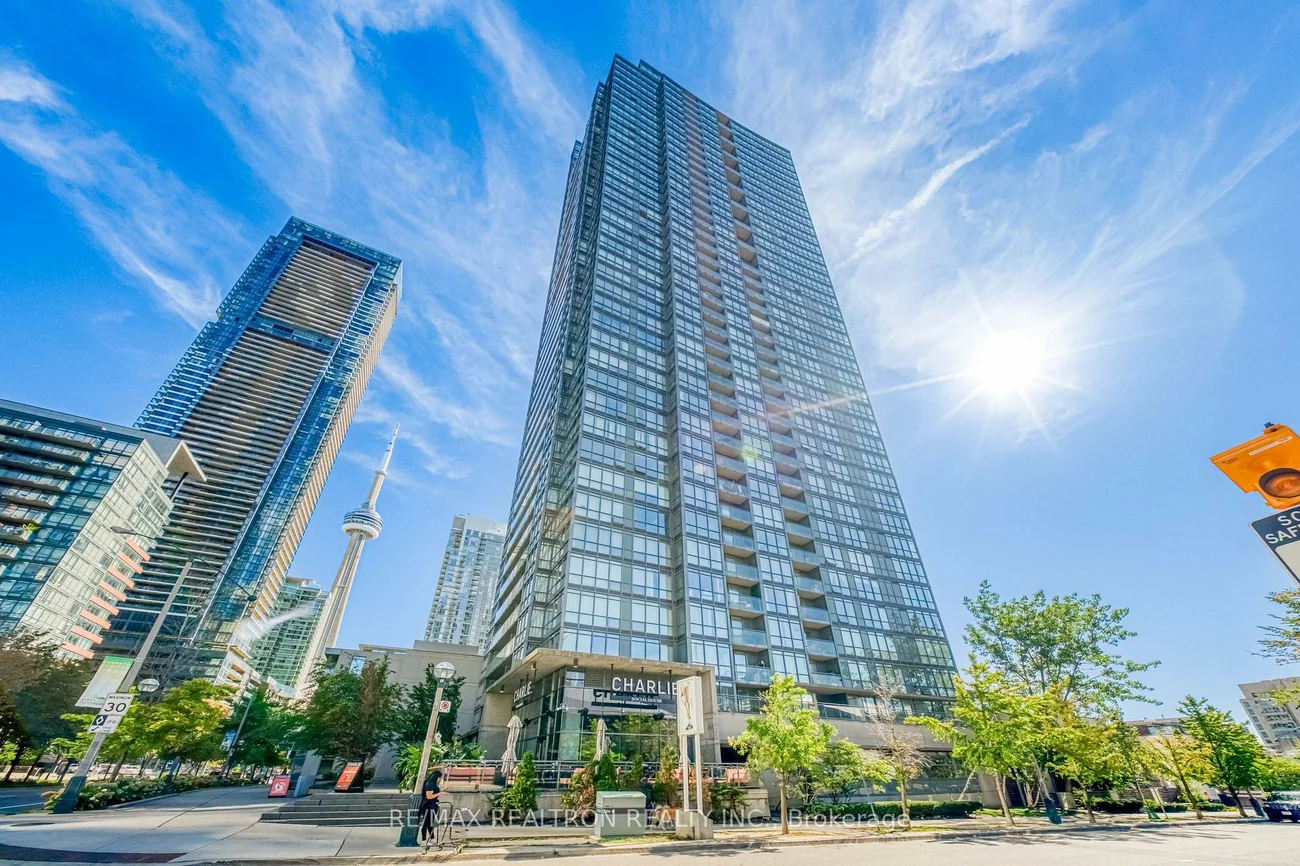 15, Fort York, Waterfront Communities C1, Toronto