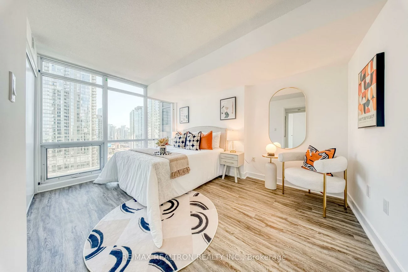 15, Fort York, Waterfront Communities C1, Toronto
