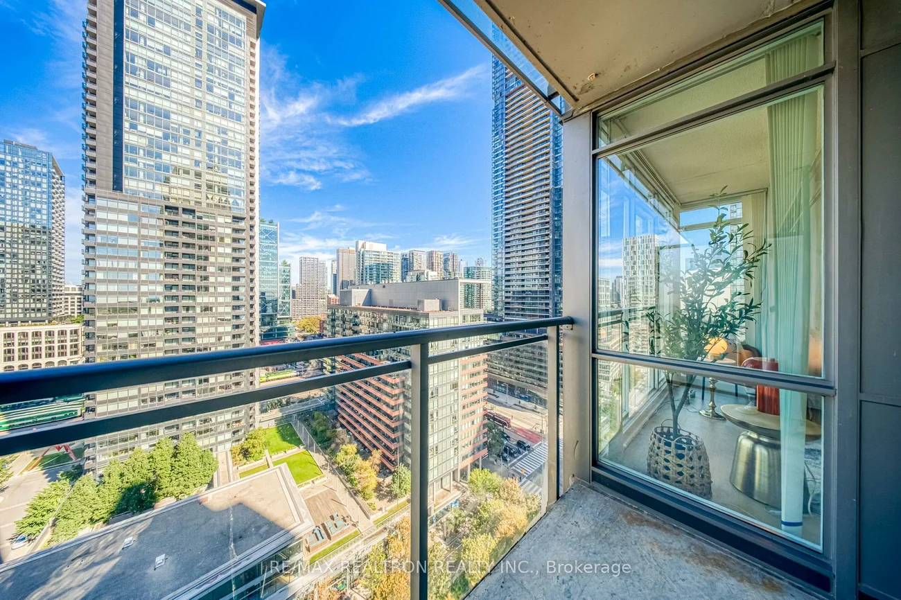 15, Fort York, Waterfront Communities C1, Toronto