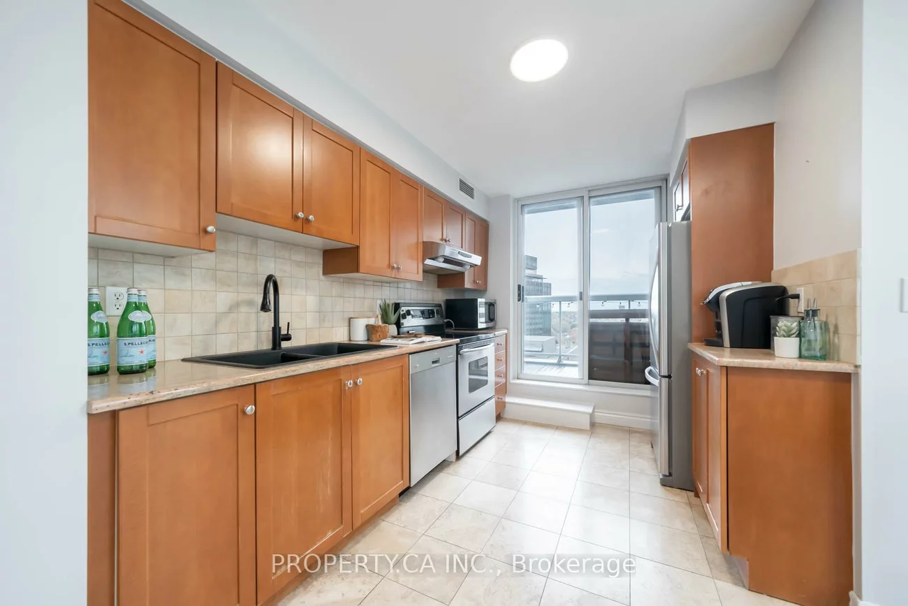 43, Eglinton, Mount Pleasant West, Toronto