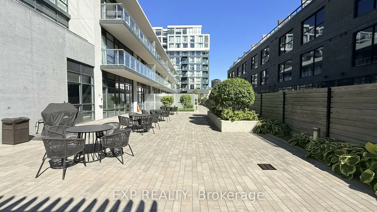621, Sheppard, Bayview Village, Toronto