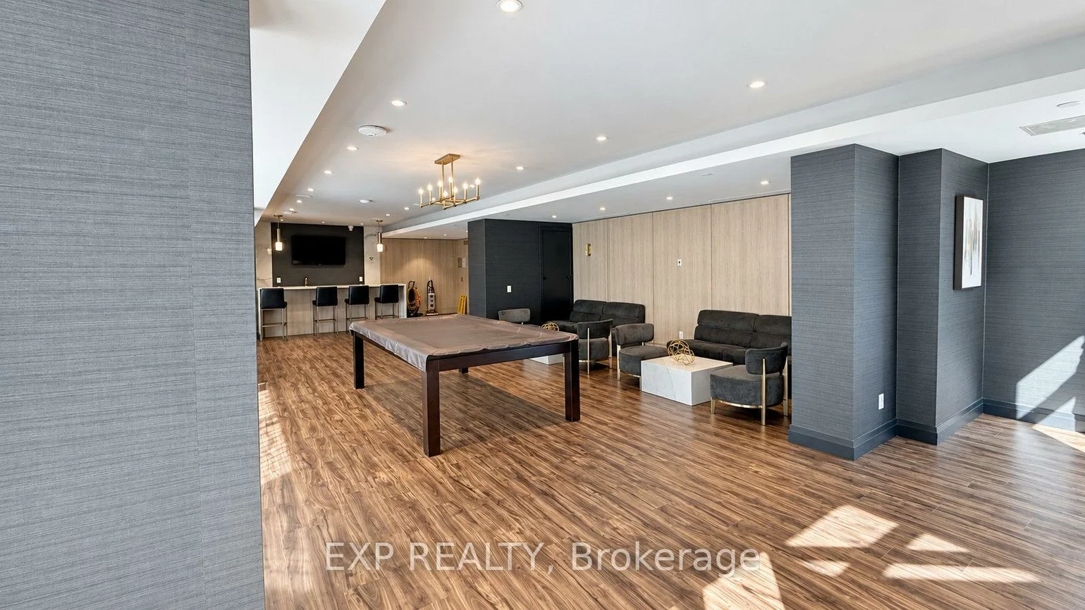 621, Sheppard, Bayview Village, Toronto
