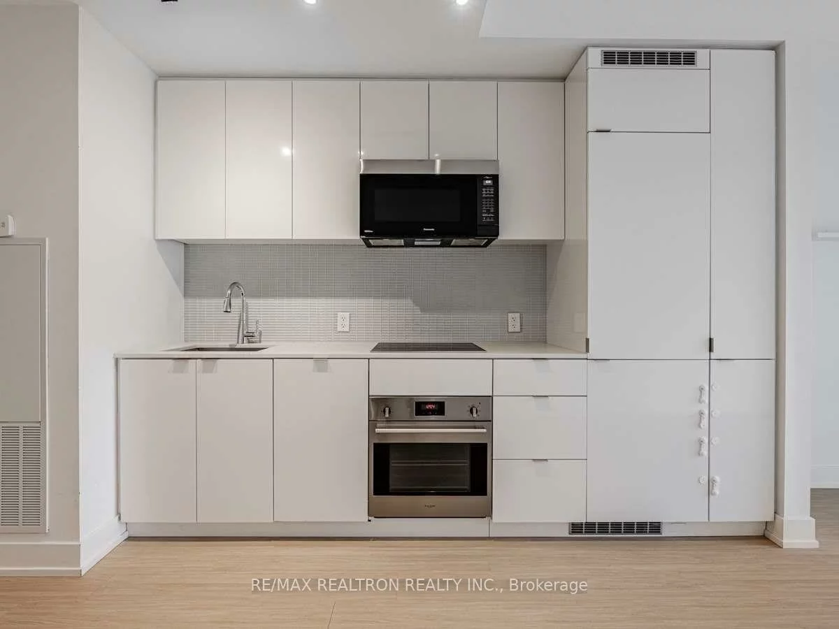 7, Grenville, Bay Street Corridor, Toronto