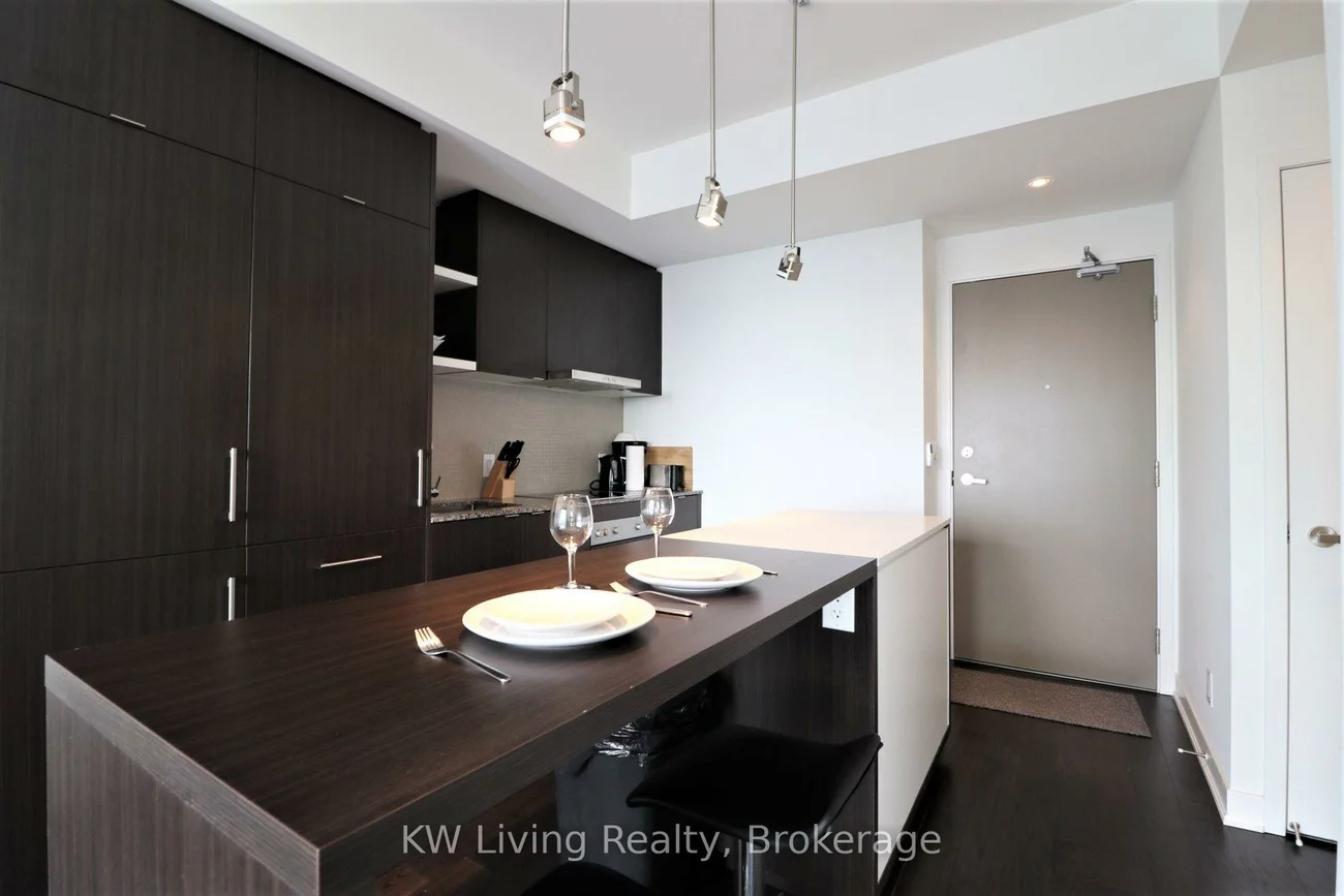 88, Harbour, Waterfront Communities C1, Toronto