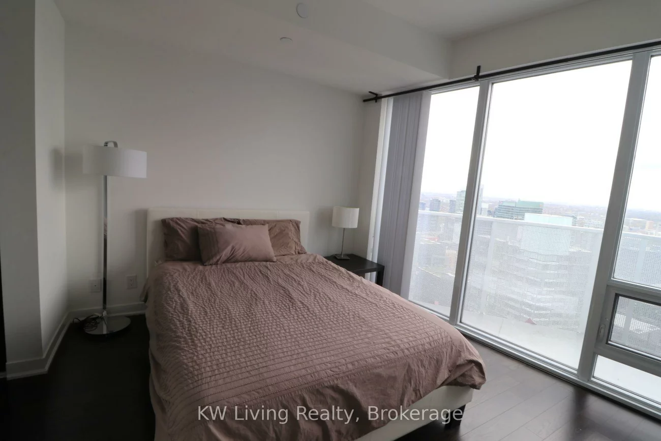 88, Harbour, Waterfront Communities C1, Toronto