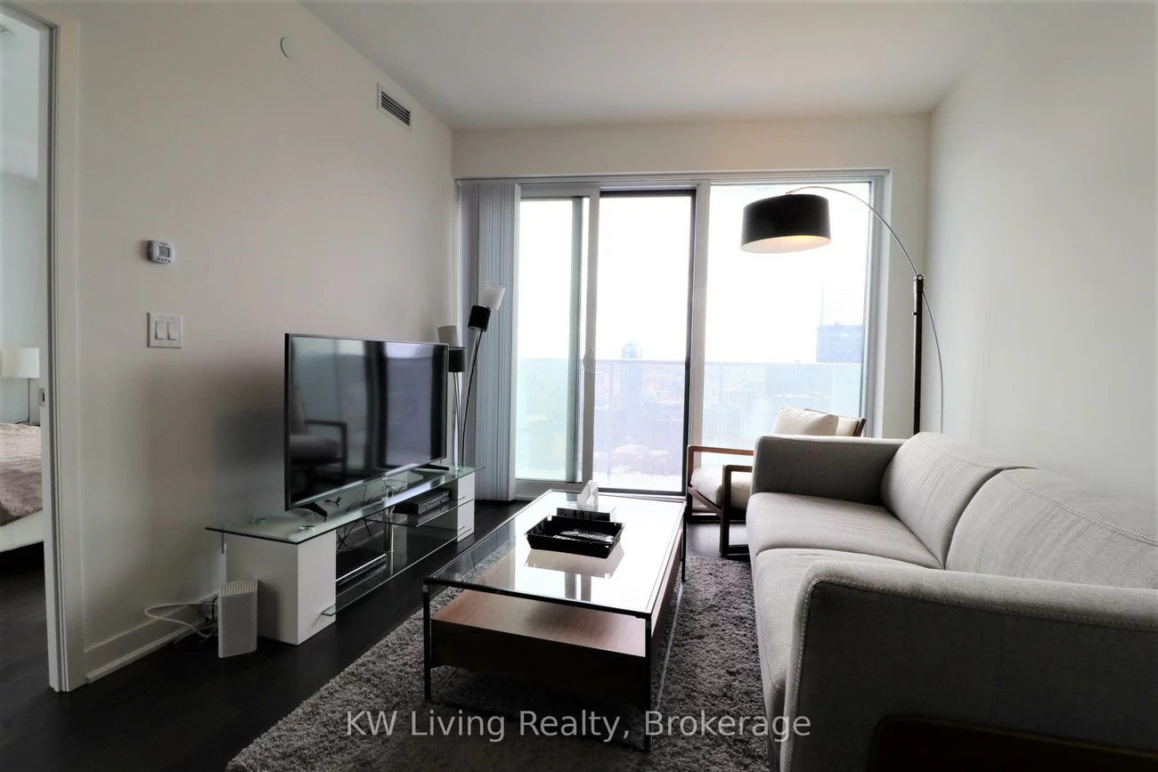 88, Harbour, Waterfront Communities C1, Toronto