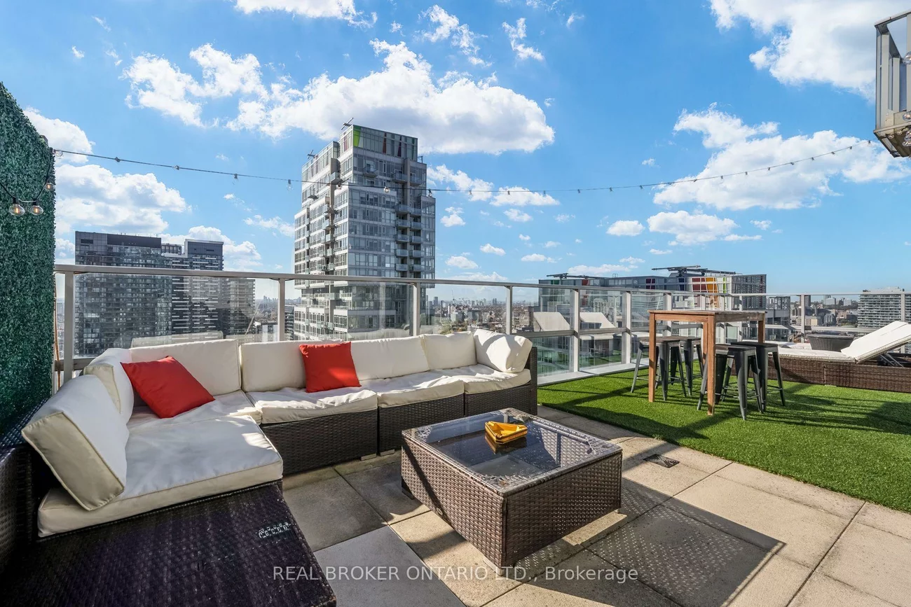 126, Simcoe, Waterfront Communities C1, Toronto