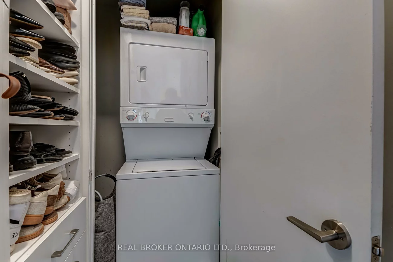 126, Simcoe, Waterfront Communities C1, Toronto
