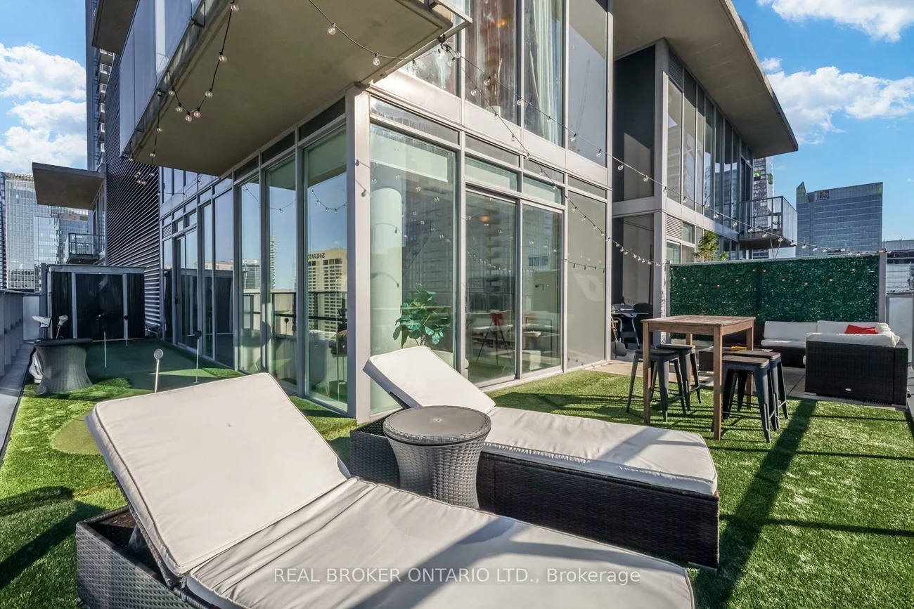 126, Simcoe, Waterfront Communities C1, Toronto