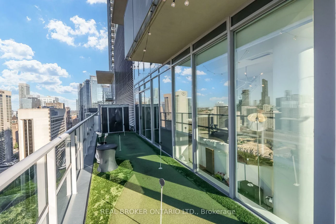 126, Simcoe, Waterfront Communities C1, Toronto