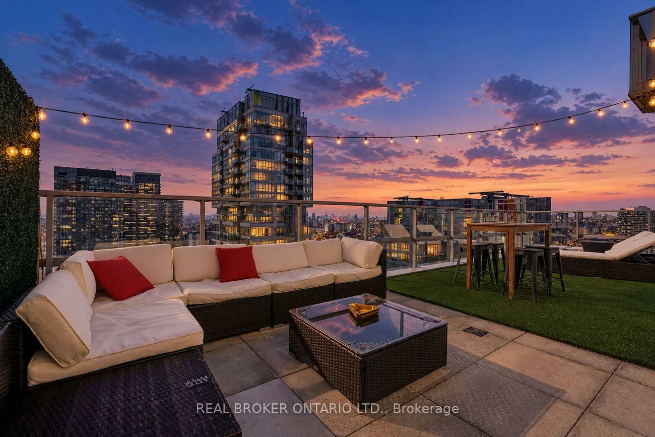 126, Simcoe, Waterfront Communities C1, Toronto