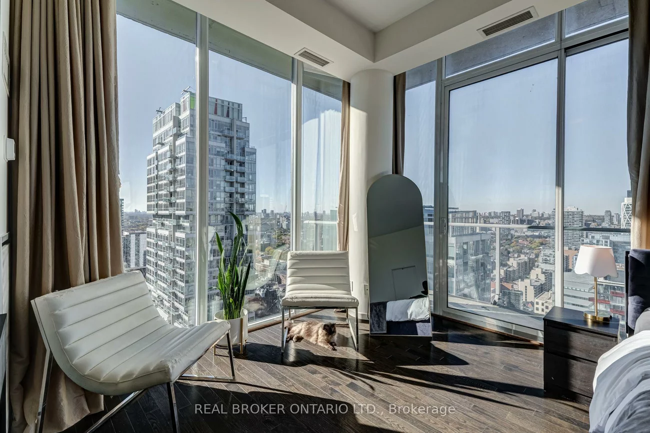 126, Simcoe, Waterfront Communities C1, Toronto