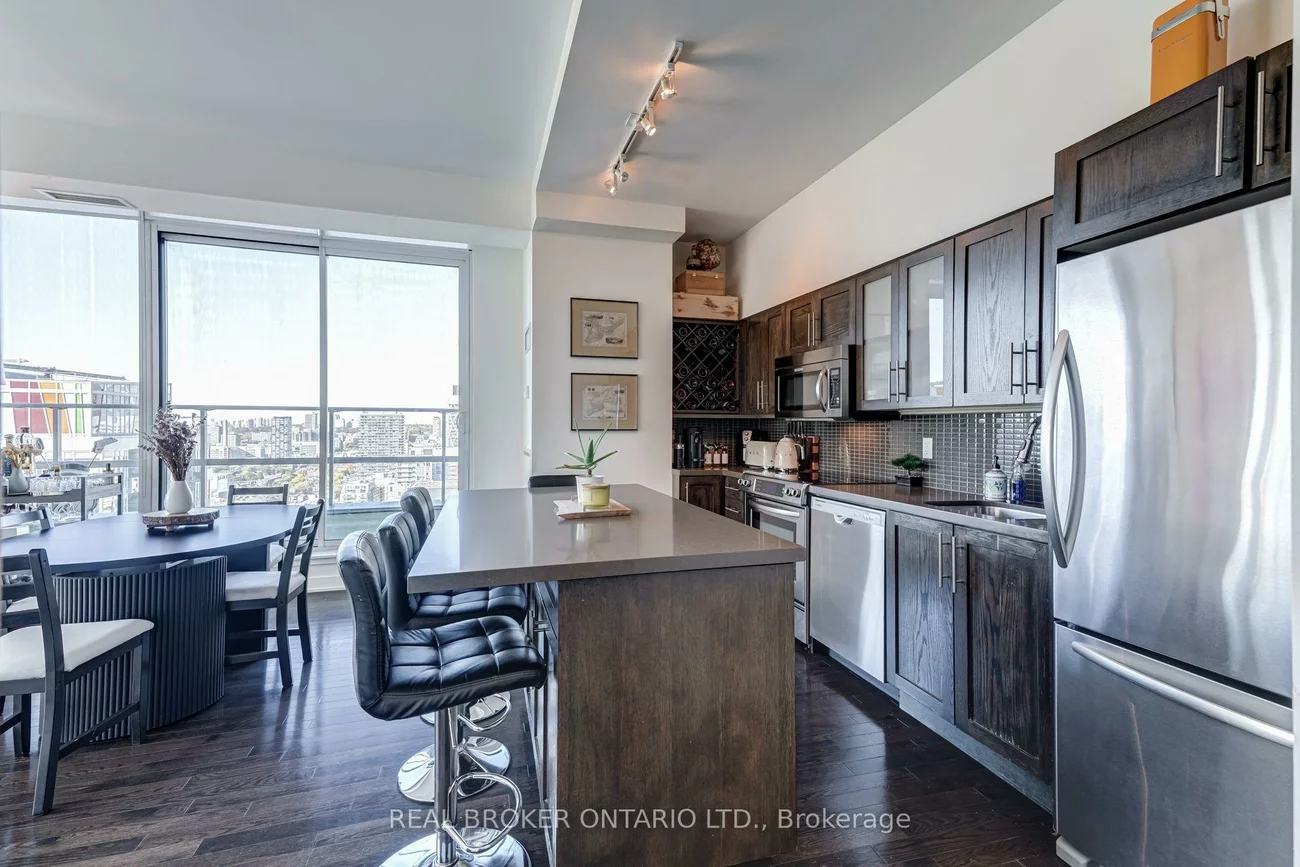 126, Simcoe, Waterfront Communities C1, Toronto