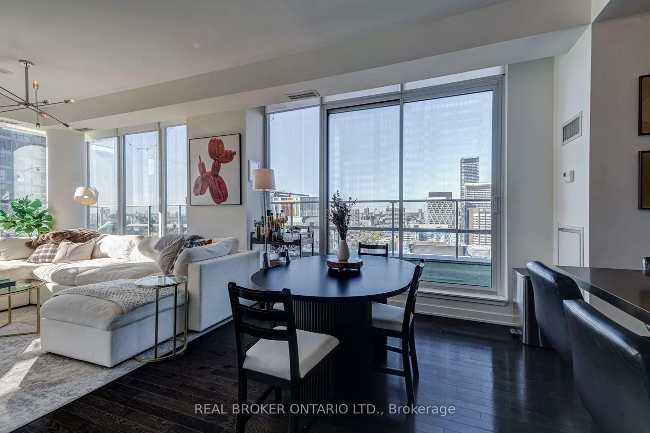 126, Simcoe, Waterfront Communities C1, Toronto