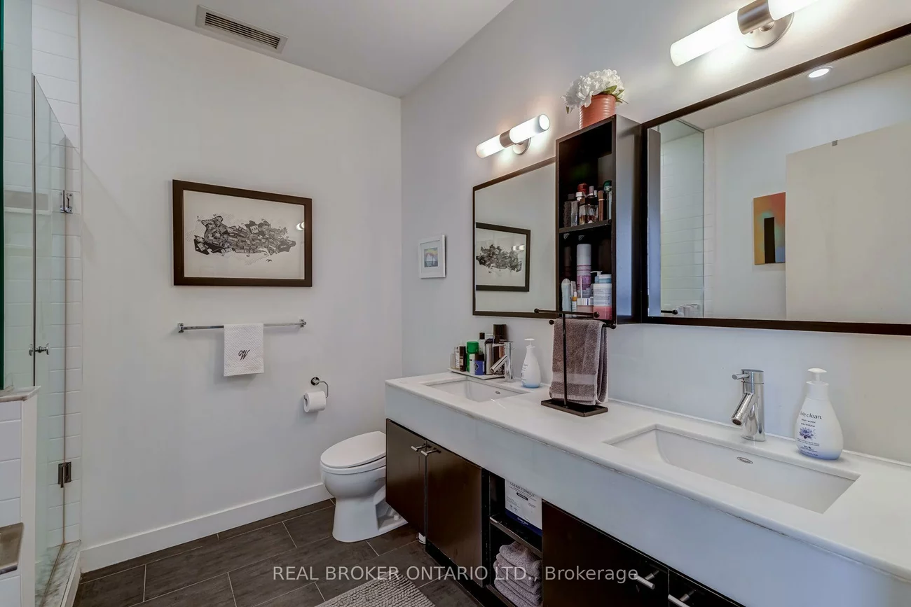 126, Simcoe, Waterfront Communities C1, Toronto