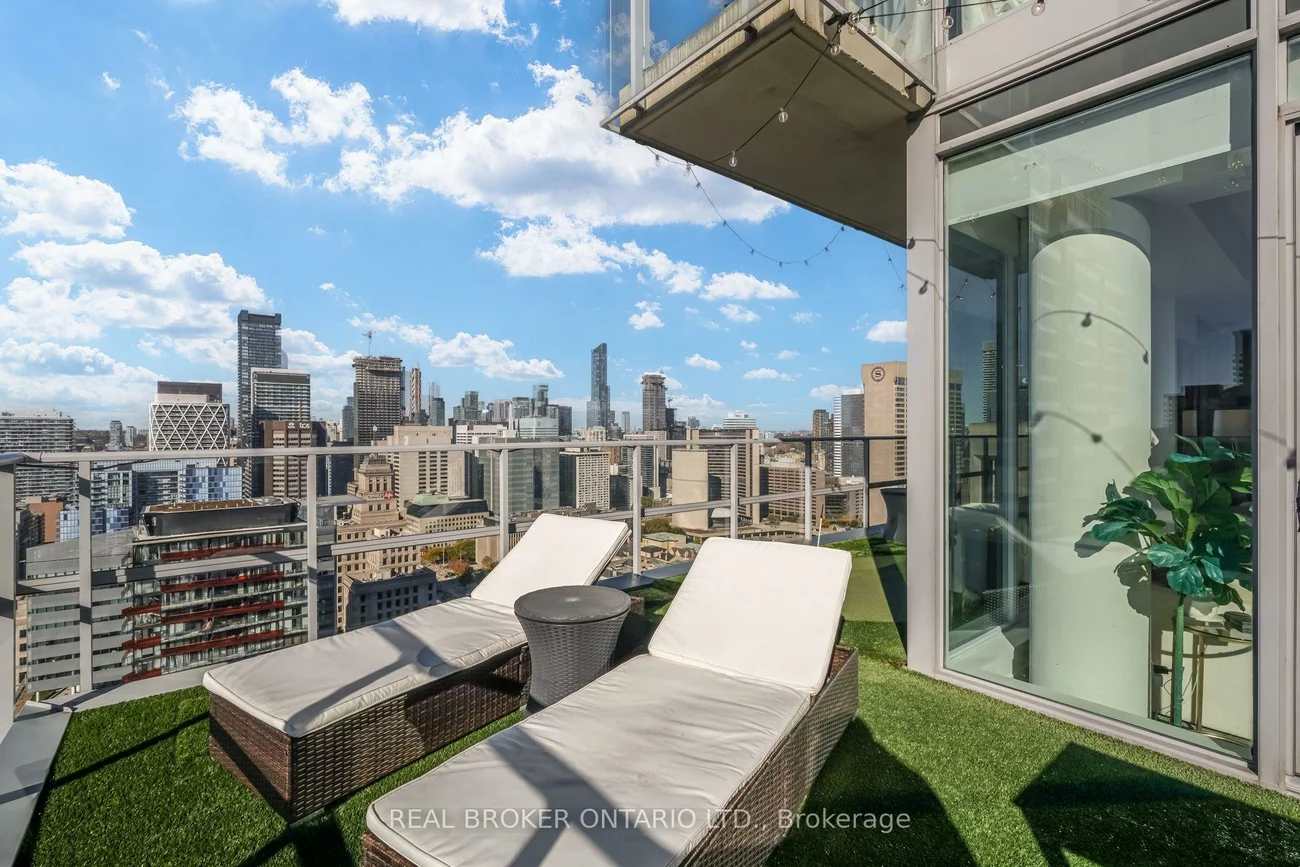 126, Simcoe, Waterfront Communities C1, Toronto