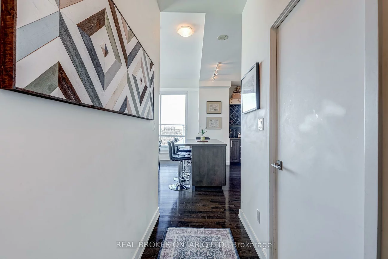 126, Simcoe, Waterfront Communities C1, Toronto