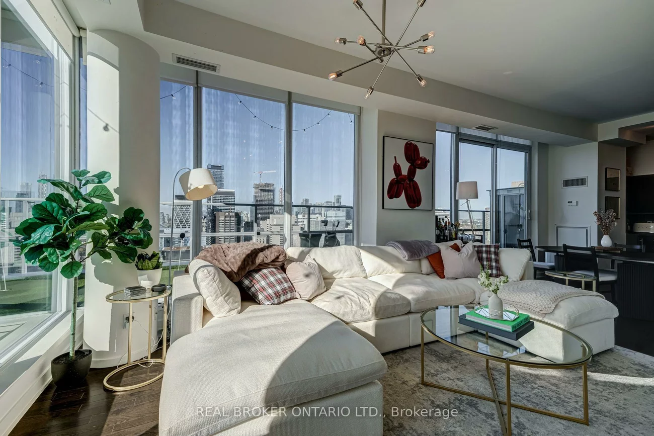 126, Simcoe, Waterfront Communities C1, Toronto