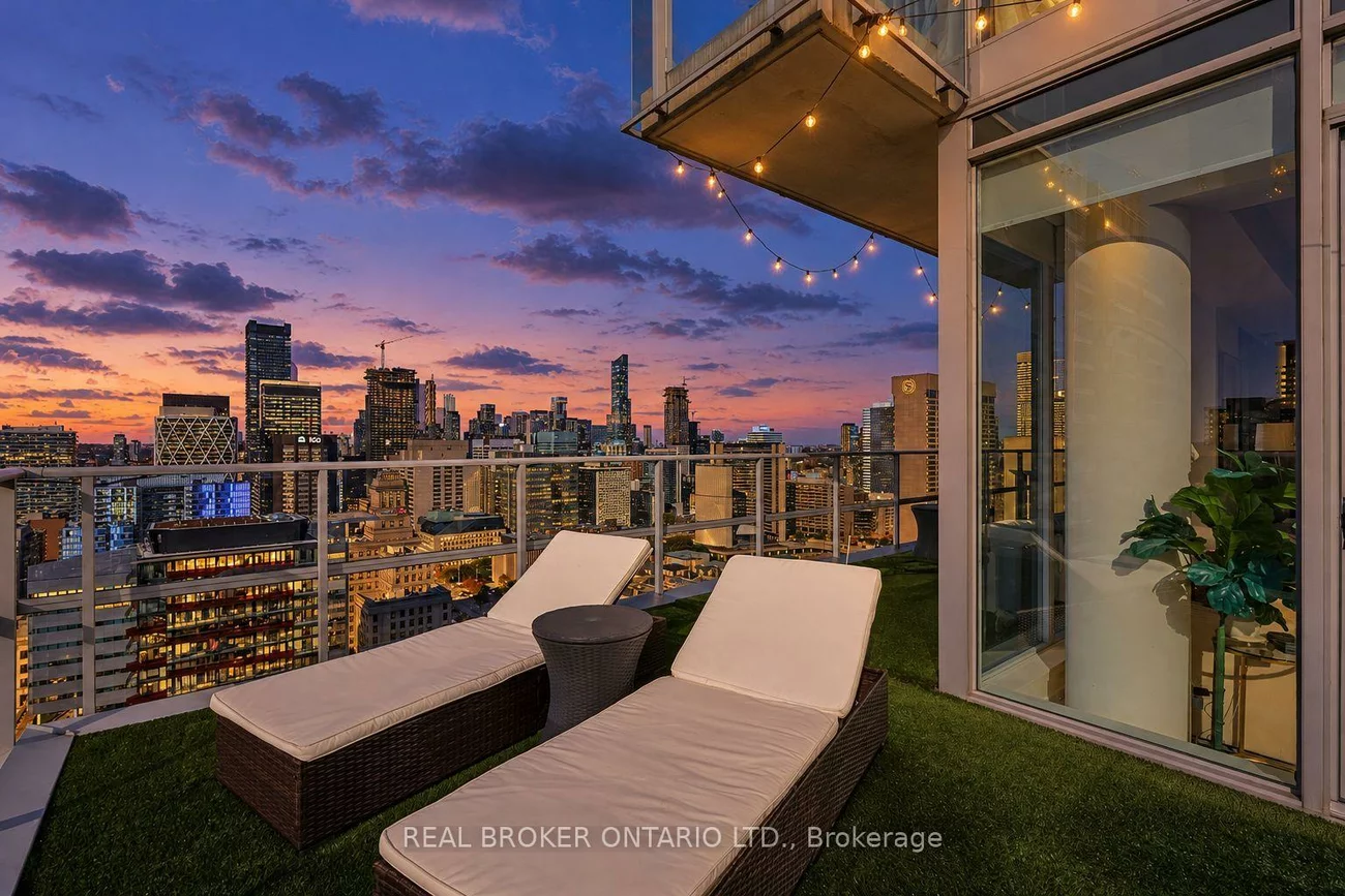 126, Simcoe, Waterfront Communities C1, Toronto