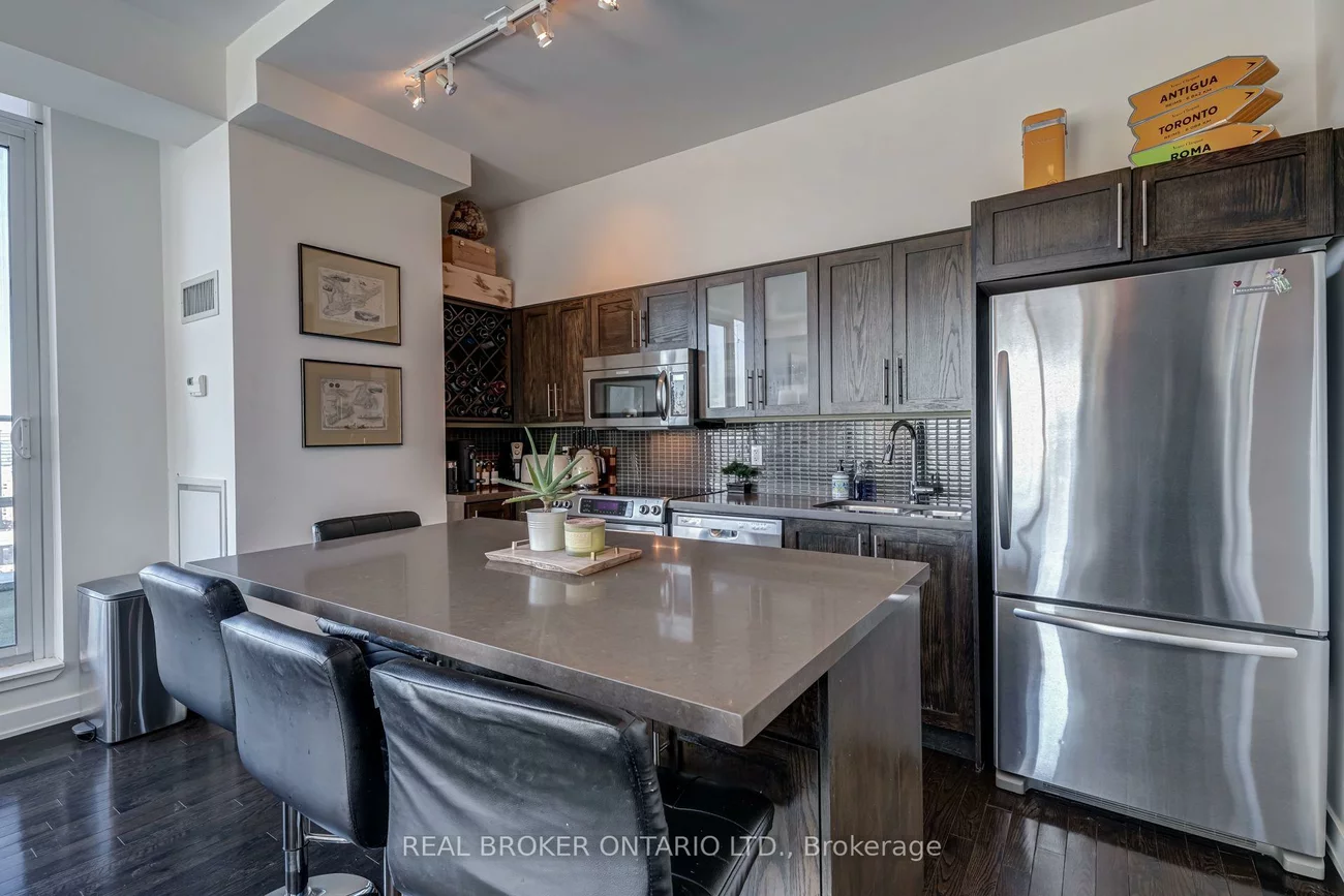 126, Simcoe, Waterfront Communities C1, Toronto