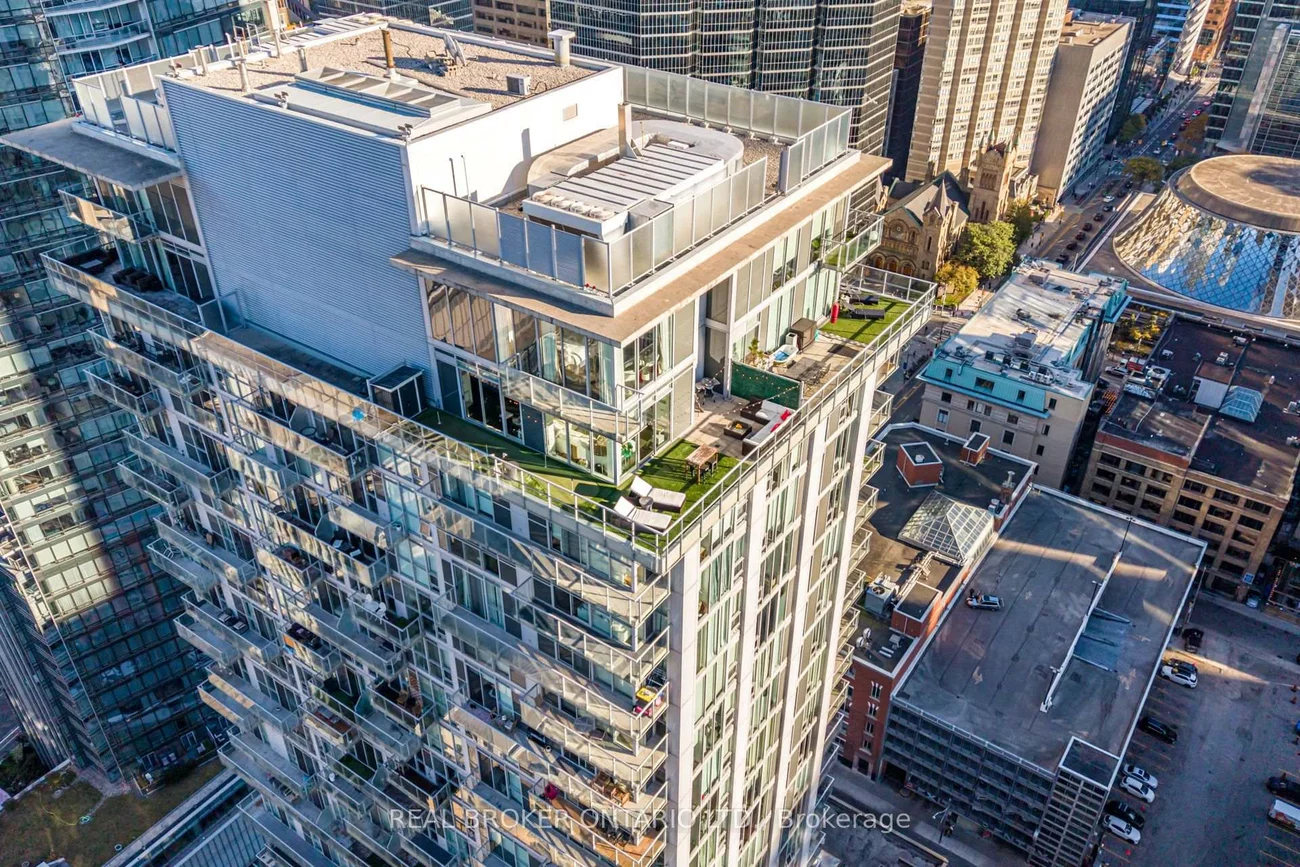 126, Simcoe, Waterfront Communities C1, Toronto