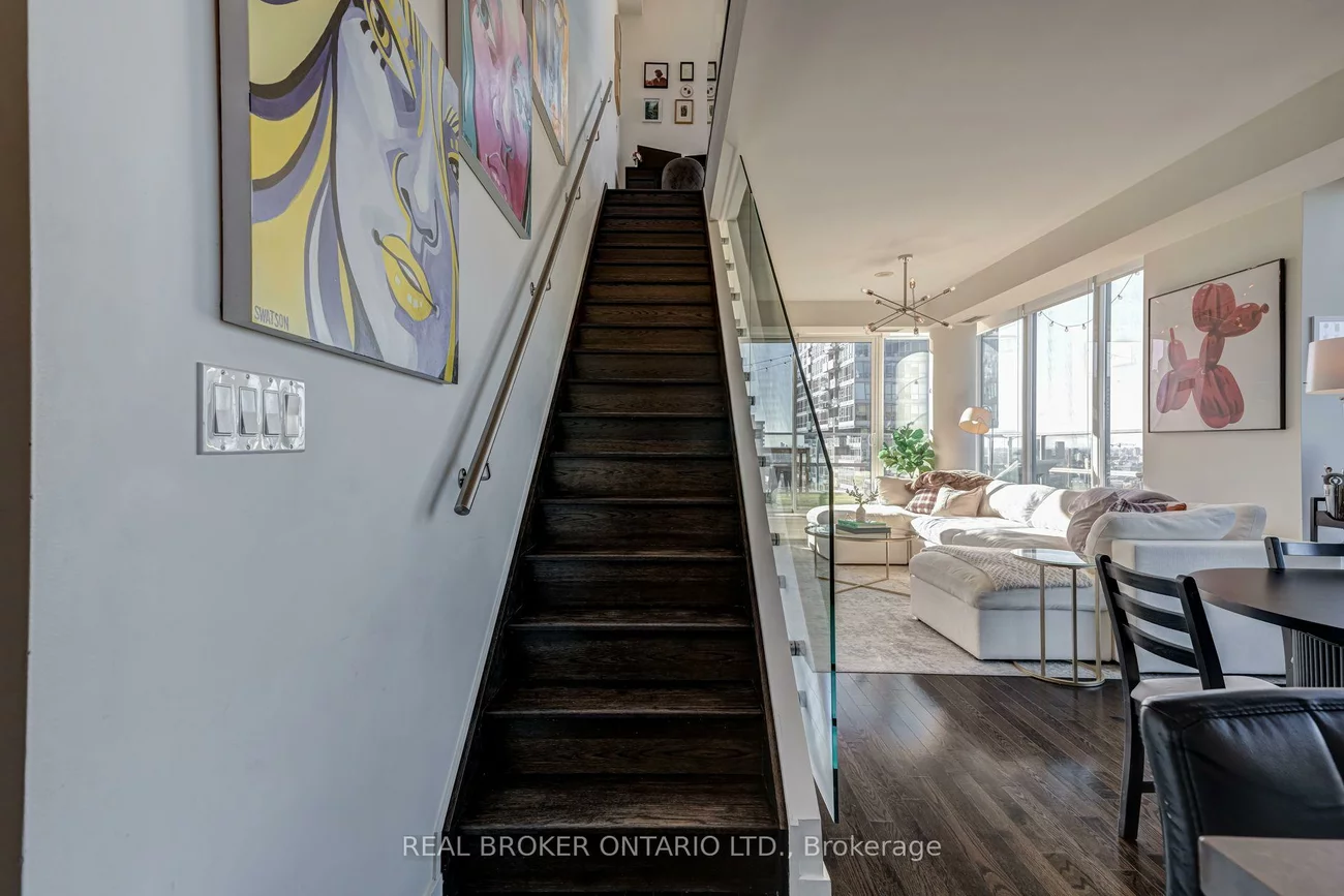 126, Simcoe, Waterfront Communities C1, Toronto