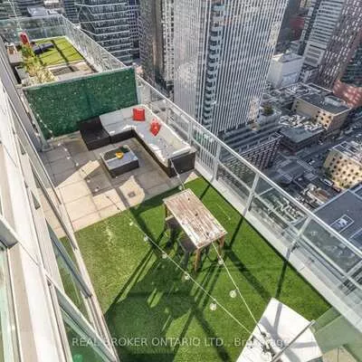 126, Simcoe, Waterfront Communities C1, Toronto