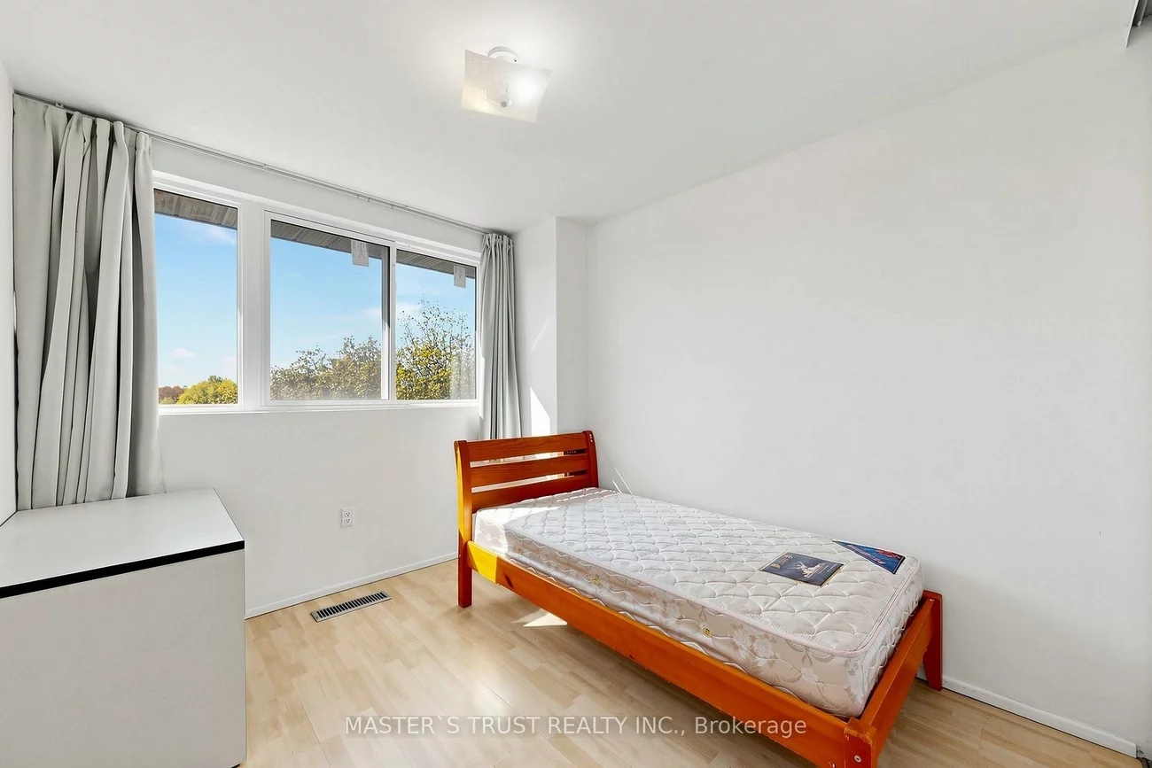 165, Cherokee, Pleasant View, Toronto