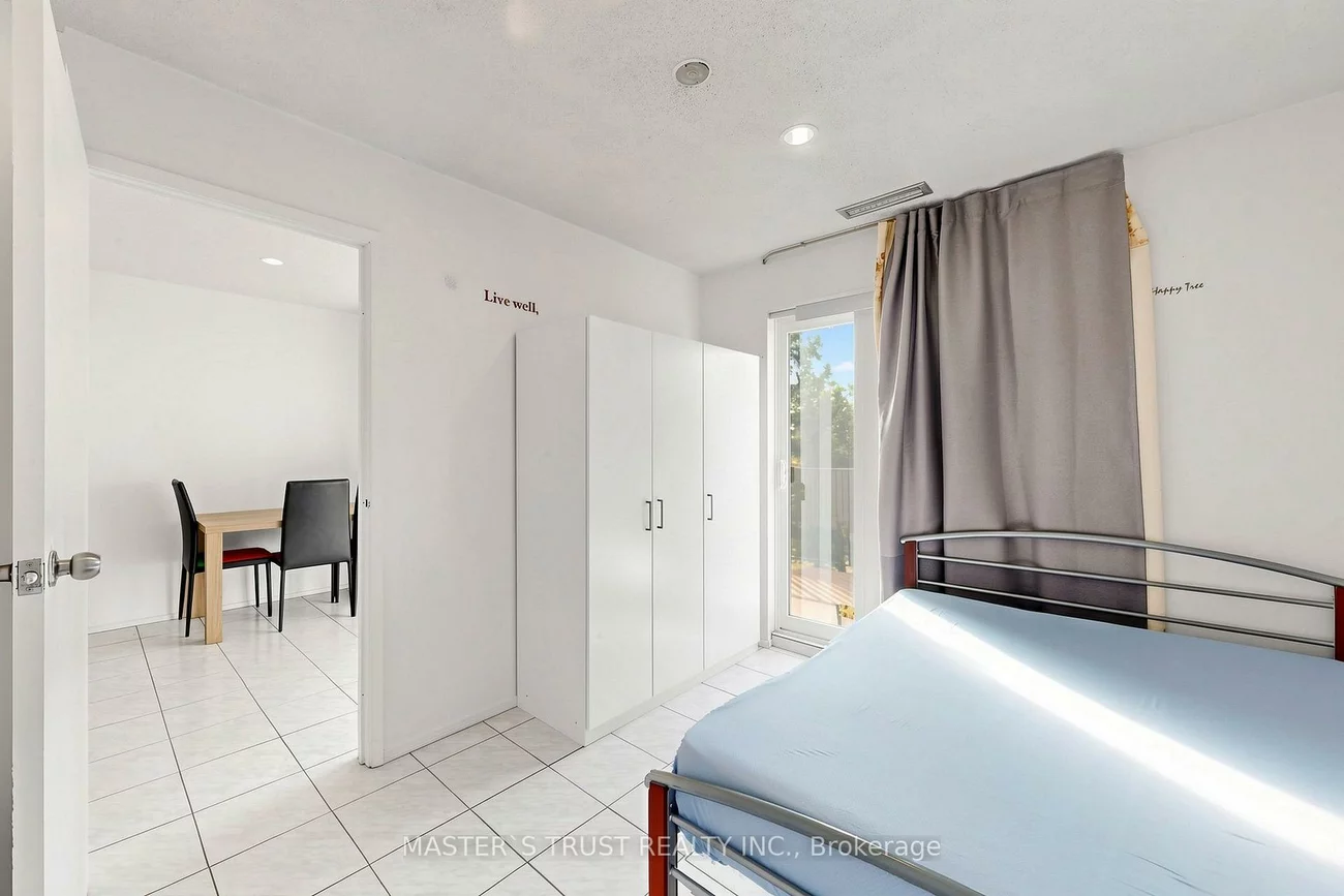 165, Cherokee, Pleasant View, Toronto